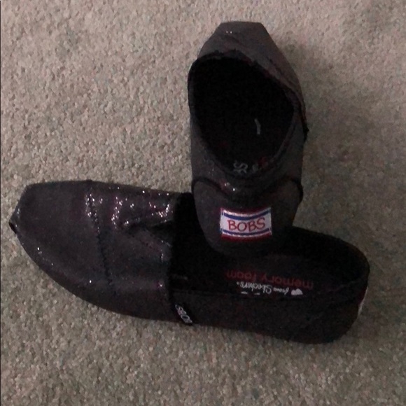 black sketchers size 6